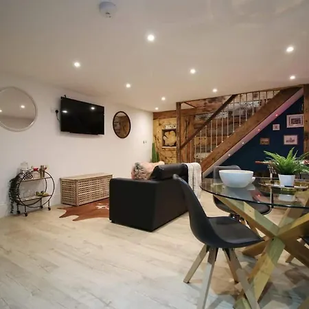 Apartment Exquisite Clifton Gem - Football Table *