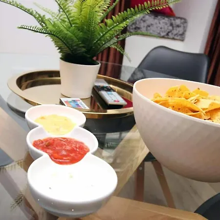 Apartment Exquisite Clifton Gem - Football Table