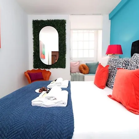 Exquisite Clifton Gem - Football Table Apartment Bristol