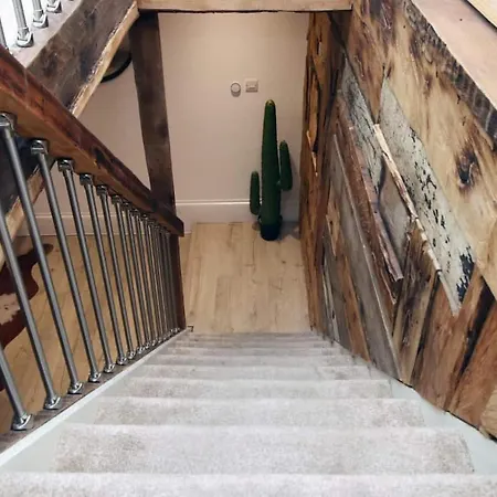 Exquisite Clifton Gem - Football Table Apartment