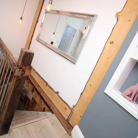 Exquisite Clifton Gem - Football Table Apartment