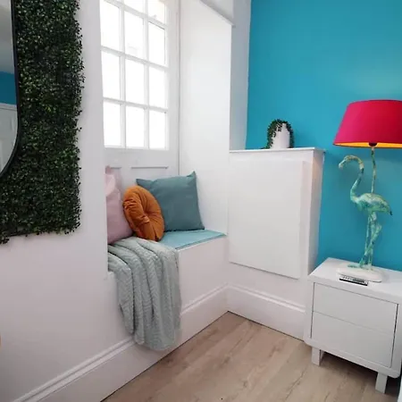 Exquisite Clifton Gem - Football Table Apartment