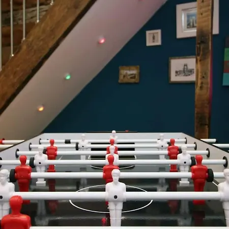 Apartment Exquisite Clifton Gem - Football Table