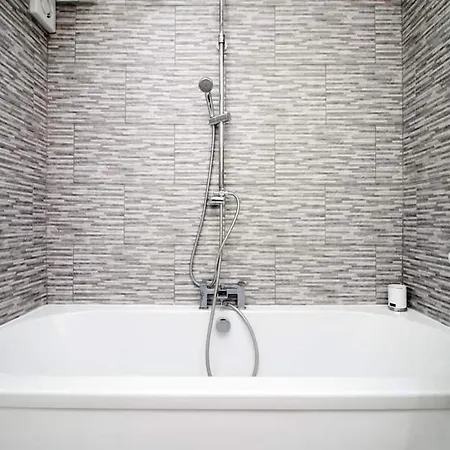 Exquisite Clifton Gem - Football Table Apartment Bristol