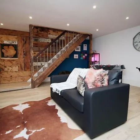 Exquisite Clifton Gem - Football Table Apartment Bristol