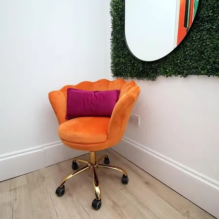 Apartment Exquisite Clifton Gem - Football Table