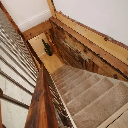 Exquisite Clifton Gem - Football Table Apartment
