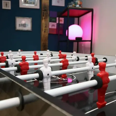 Exquisite Clifton Gem - Football Table Apartment